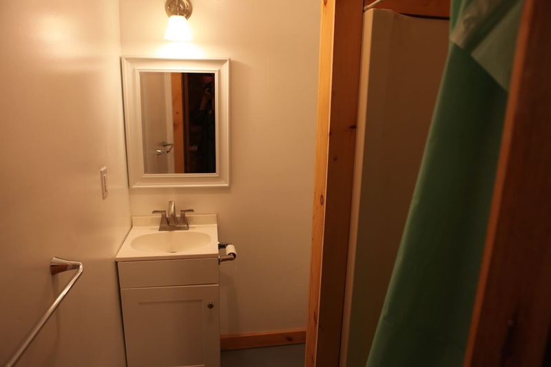 Tree Cabin bathroom