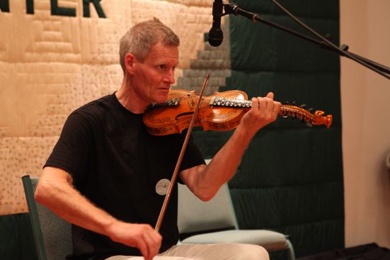 hardingfele musician