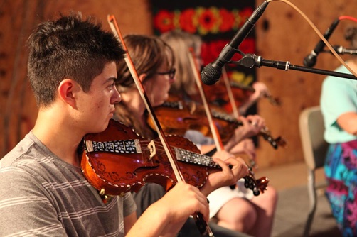 Musicians playing Hardanger fiddles